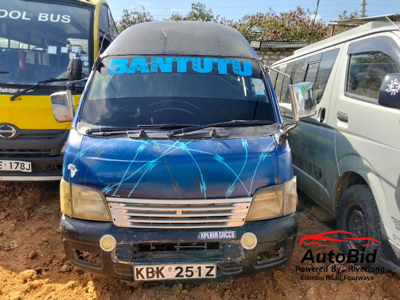 2001 Nissan Caravan white – photo 1