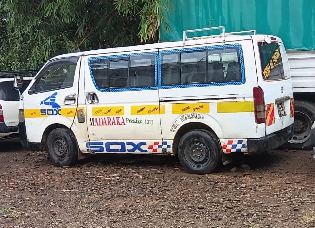 2011 TOYOTA HIACE white – photo 1