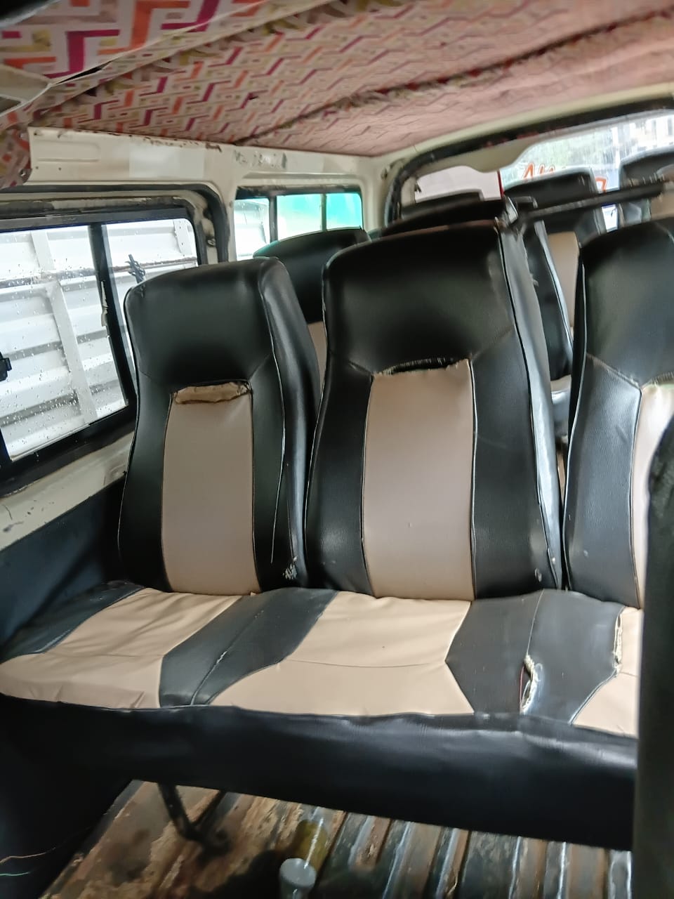 2011 TOYOTA HIACE white – photo 4