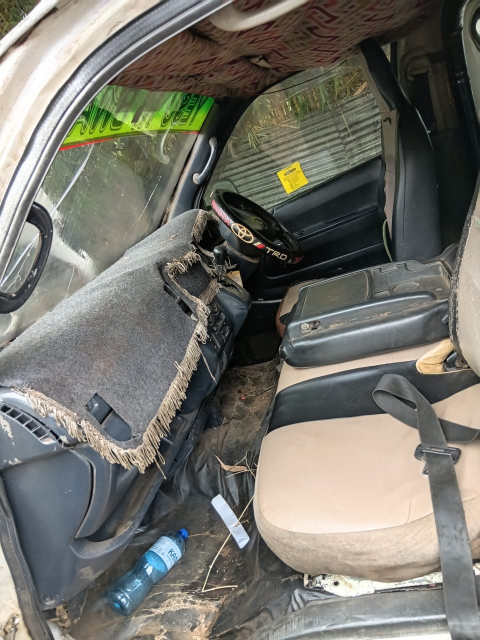 2011 TOYOTA HIACE white – photo 3