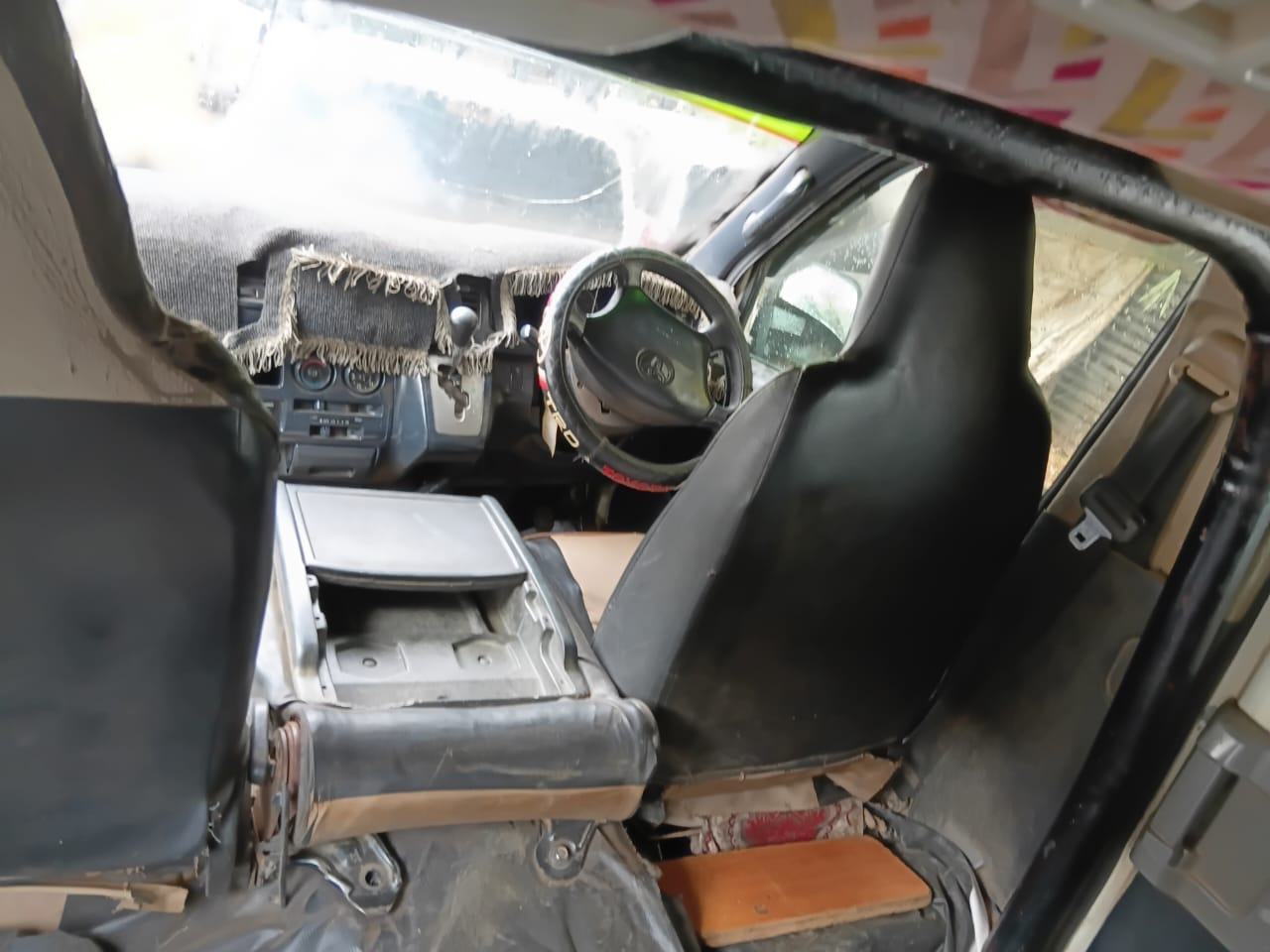 2011 TOYOTA HIACE white – photo 2