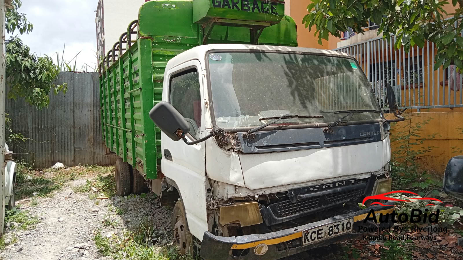 2016 Mitsubishi FUSO white – photo 1
