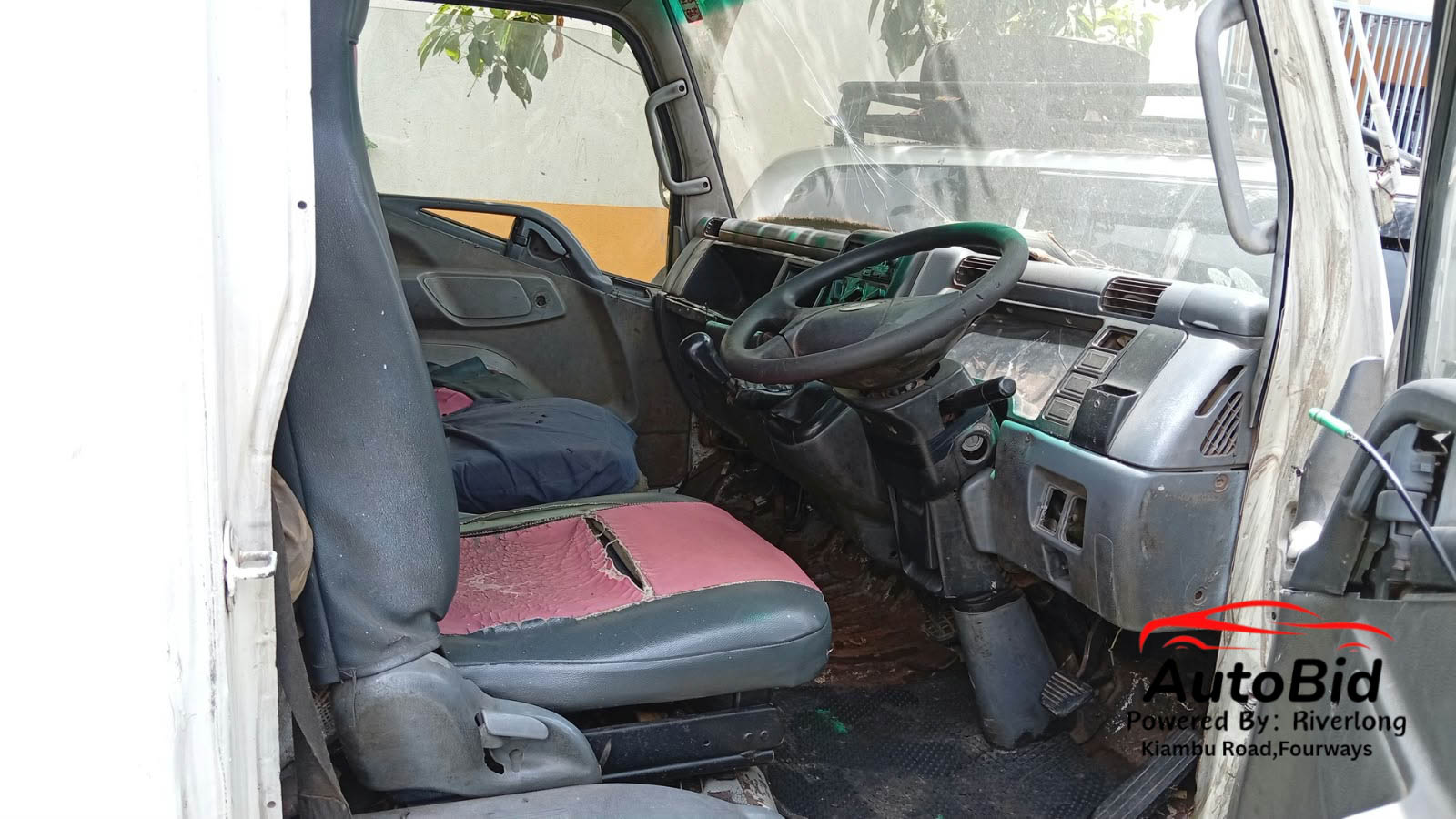 2016 Mitsubishi FUSO white – photo 3